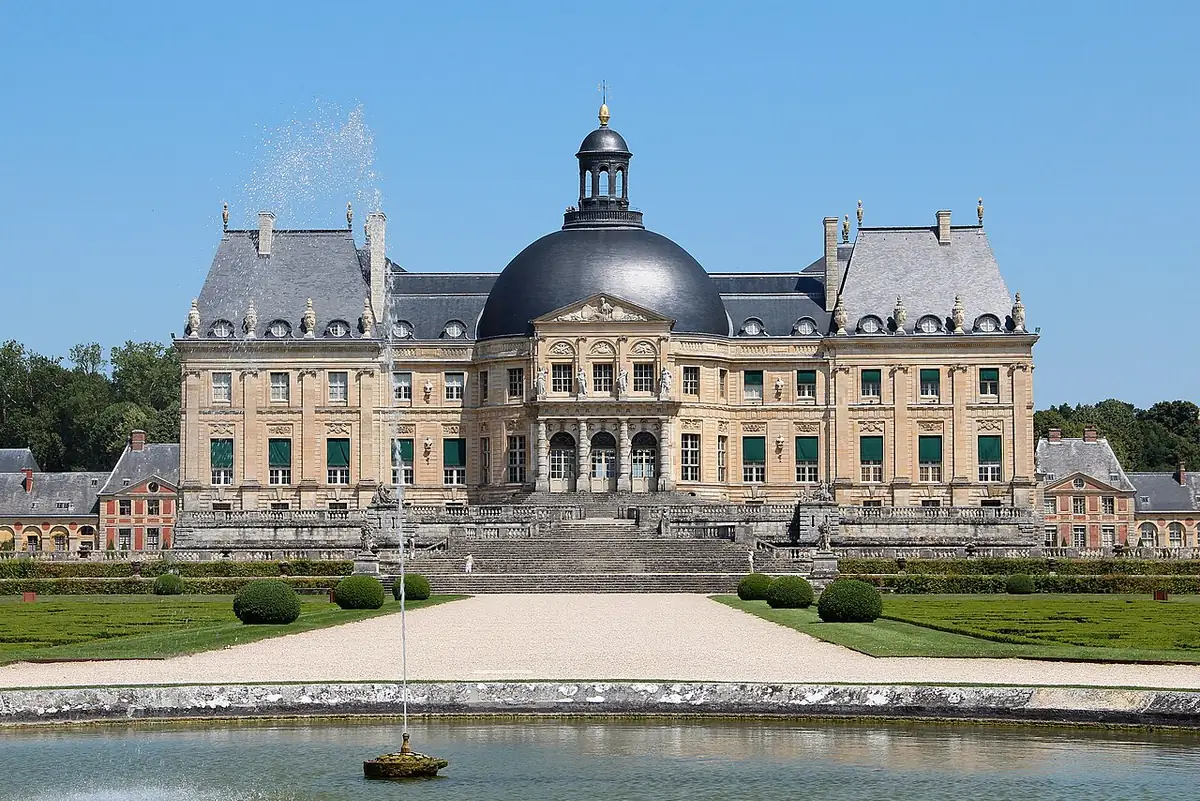 Domed south facade of Château de Vaux-le-Vicomte above its water parterre
