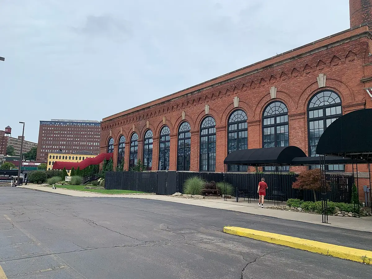 Arched-window brick Powerhouse building that houses the Greater Cleveland Aquarium